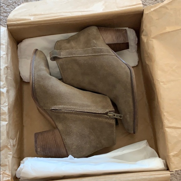 Madewell Billie Boot in Green Suede - Picture 6 of 6